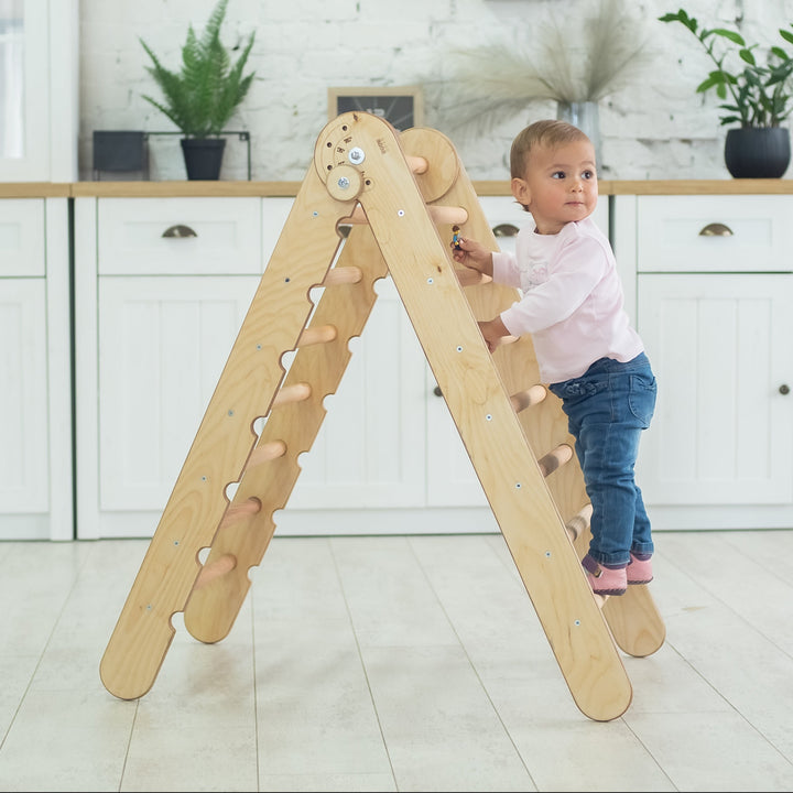 Échelle triangulaire - un jouet d'escalade pour garçons et filles - meubles Montessori